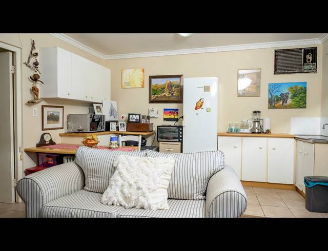 4 BEDROOM HOUSE FOR SALE IN COWIES HILL
